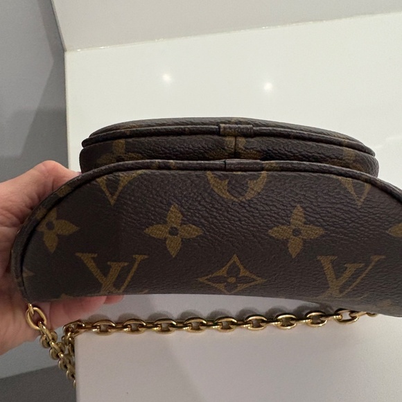Authentic Louis Vuitton Mini Bumbag - Picture 5 of 10